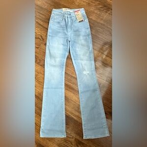 Levi’s Fit 725 Light Wash High-Rise Bootcut Jeans